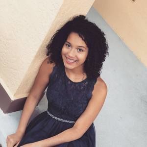 Meet your Posher, Desiree